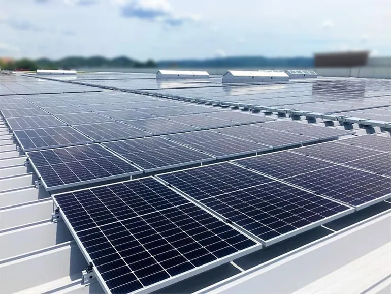 ハゼ式折板屋根_自家消費型太陽光発電